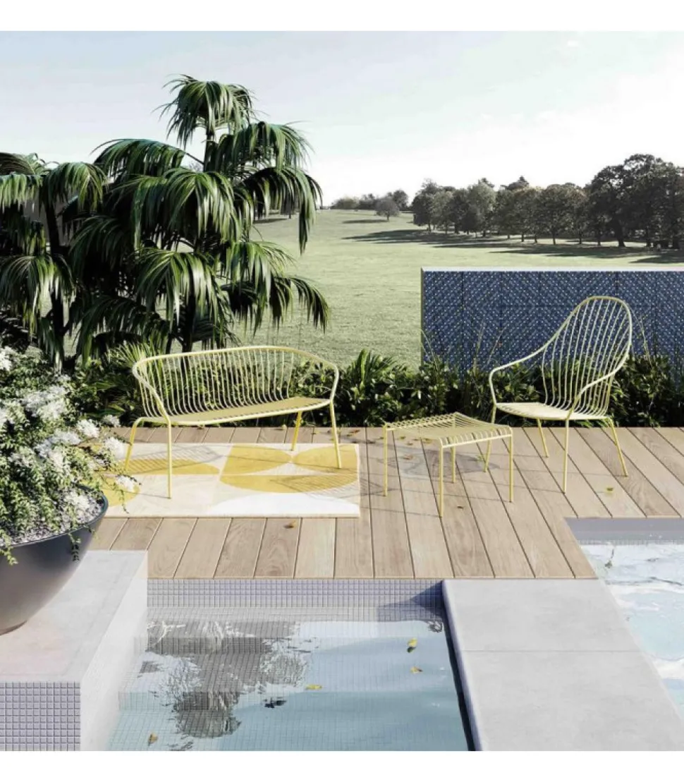 Amitha Lounge Di Gaber, Realizzata In Metallo Verniciato Per L'Outdoor, Interamente In Italia.