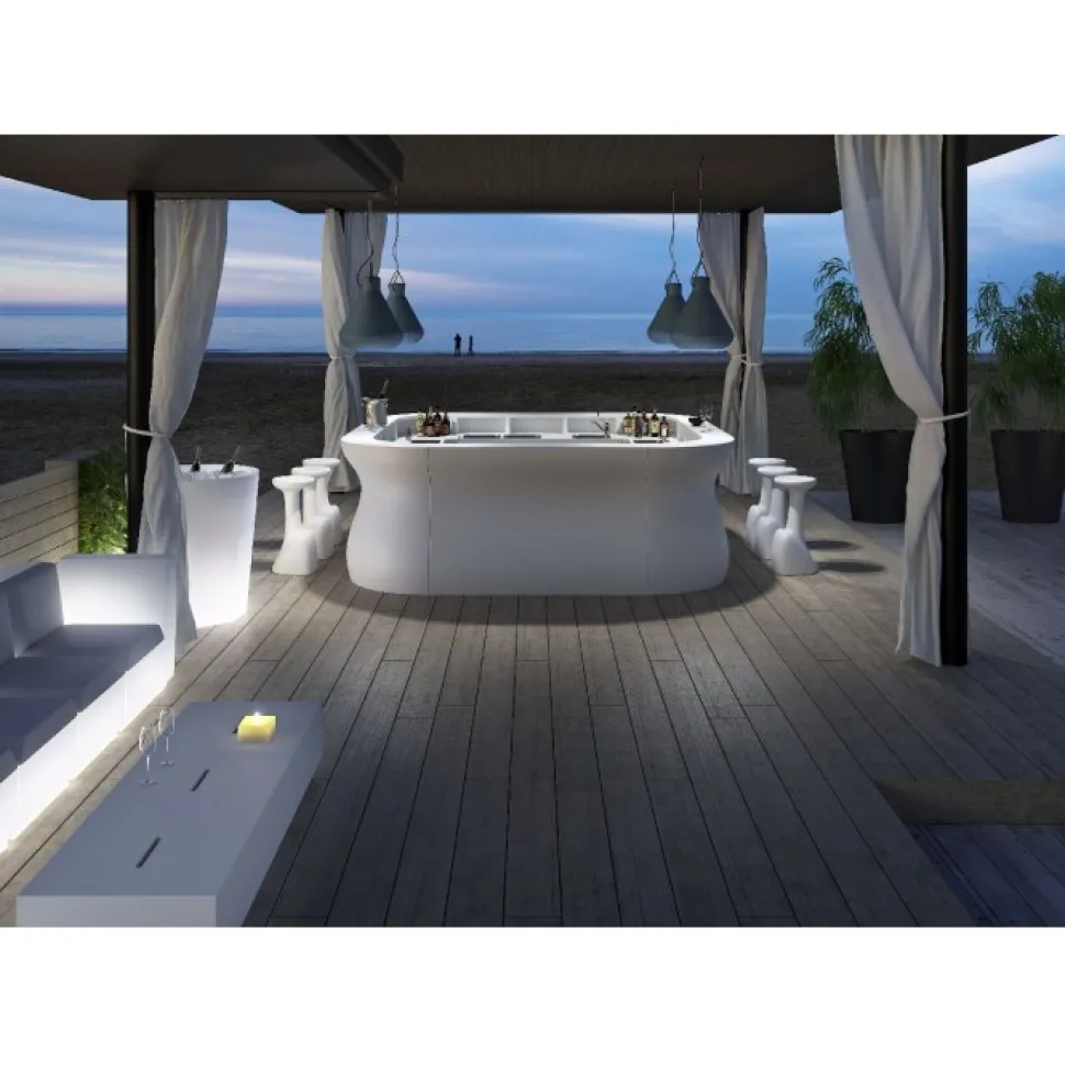 Angolo Bar Bartolomeo Corner Di Plust, Realizzato Interamente In Italia In Polietilene.