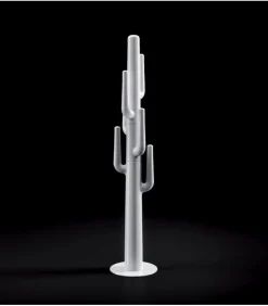 Appendiabiti In Polietilene, Disponibile In Diverse Finiture. Con Base Stabilizzatrice In Metallo.