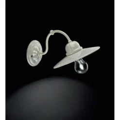 Applique Soho A, Progettata E Realizzata Interamente In Italia Da Ferroluce, Disponibili Due Colori.