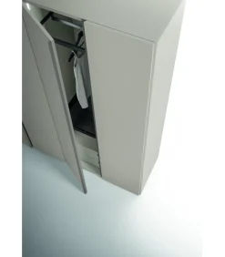 Armadio Battente Con Particolare Anta