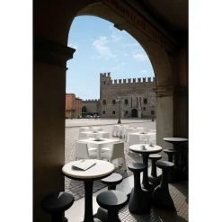 Armillaria Di Plust, Tavolo In Polietilene Per L'Outdoor, Made In Italy.