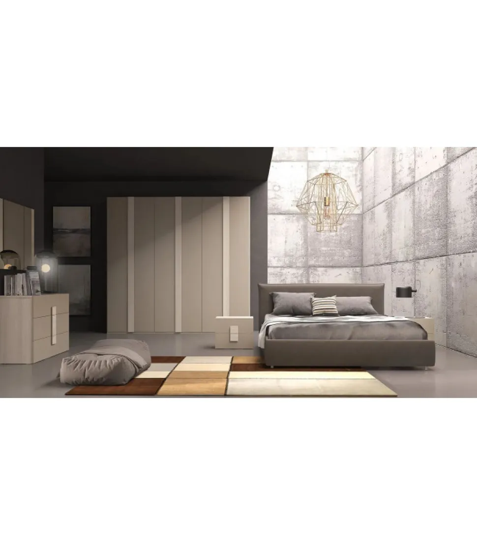 Camera Matrimoniale Con Letto Imbottito A Contenitore.