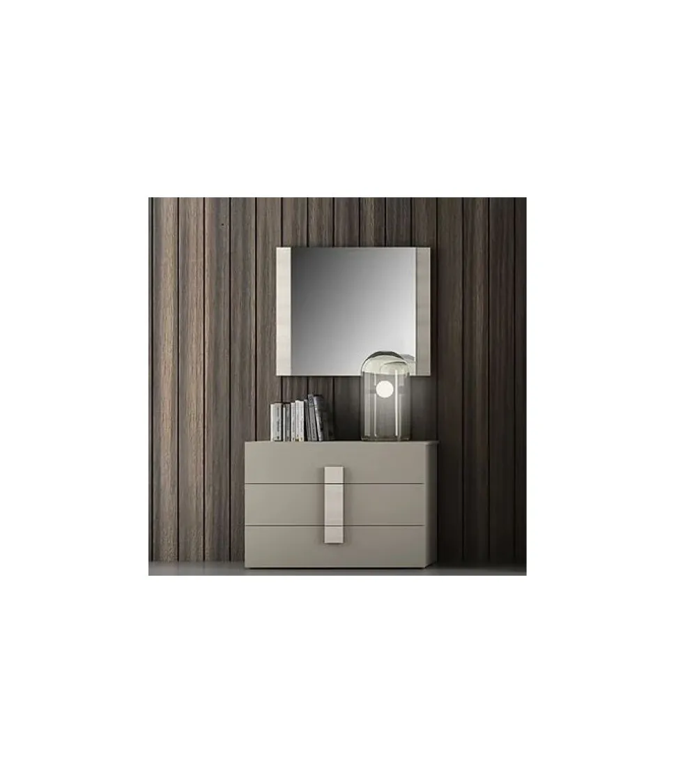 Camera Matrimoniale Con Letto Imbottito A Contenitore.