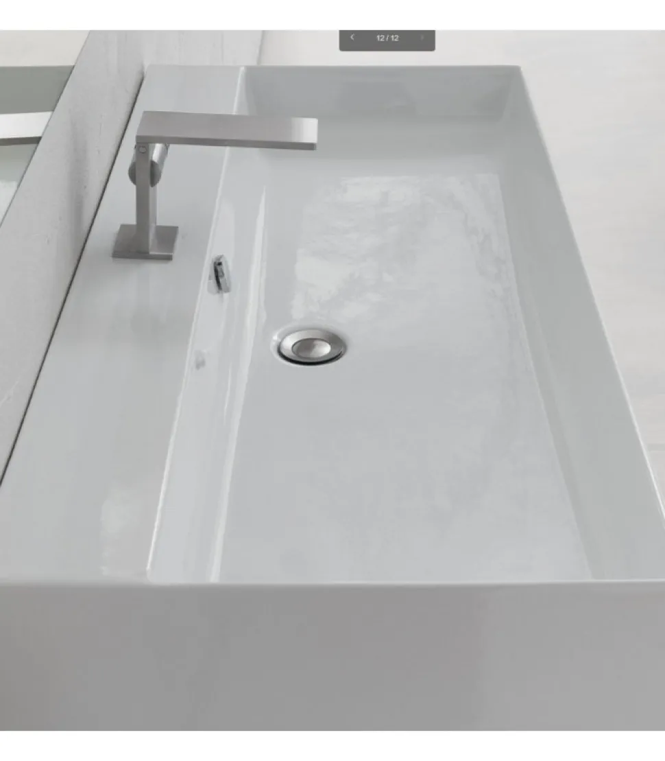 Composizione Bagno Del Gruppo B201 Di Compab, Realizzata Interamente In Italia.