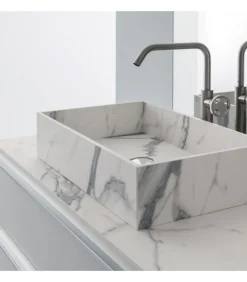 Composizione Per Il Bagno Bd001 Di Compab, Progettata E Realizzata In Italia.
