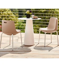 Con Scocca In Polietilene E Gambe In Alluminio Per L'Outdoor. Certificata Da Catas.