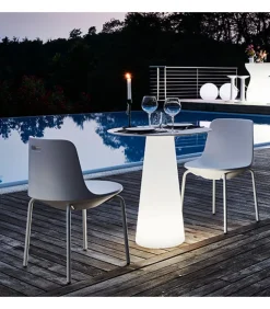 Con Scocca In Polietilene E Gambe In Alluminio Per L'Outdoor. Certificata Da Catas.