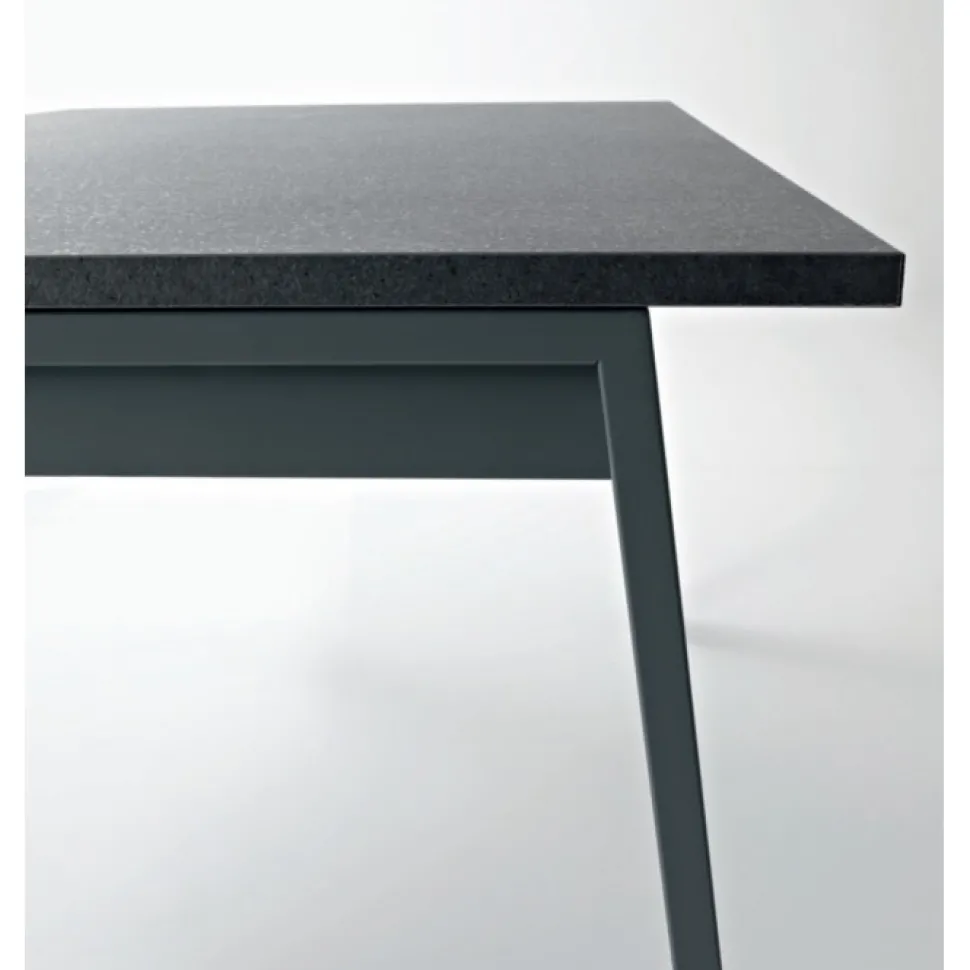 Delta Plus E' Un Tavolo Che Appartiene Al Programma Idea Cucina