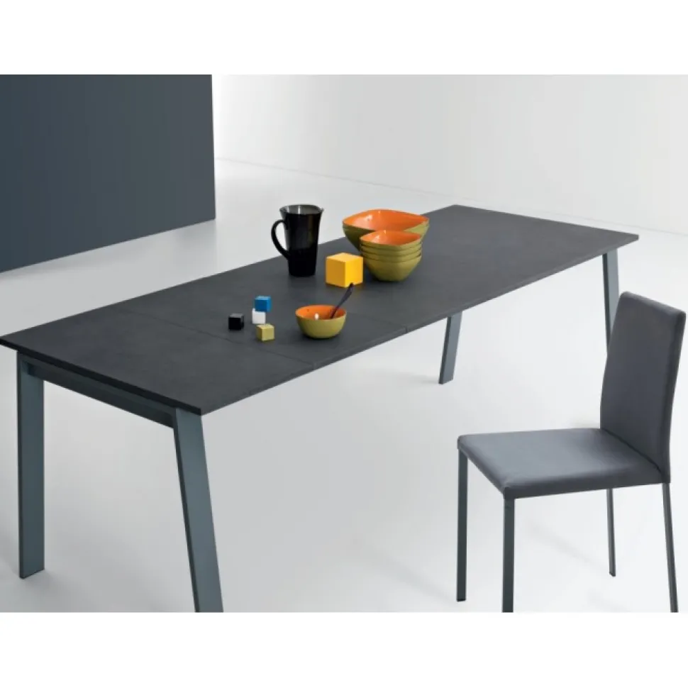 Delta Plus E' Un Tavolo Che Appartiene Al Programma Idea Cucina