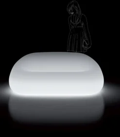 Divano In Polietilene Per Outdoor, Accessoriabile Di Kit Di Fissaggio E Luce E Led.