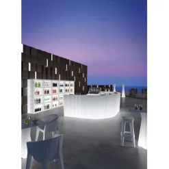 Espositore Di Bottiglie In Polietilene Per L'Outdoor, Accessoriabile Di Luce A Led.