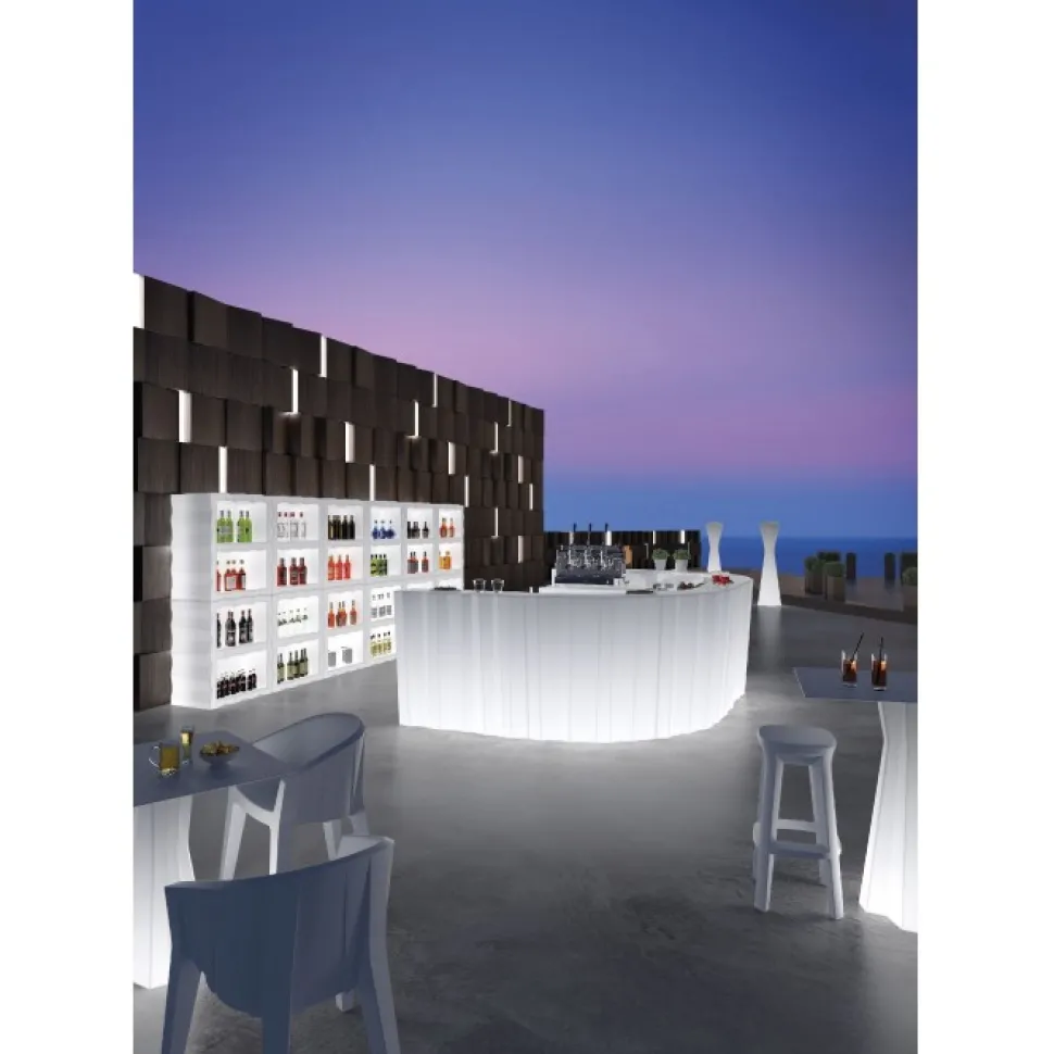 Espositore Di Bottiglie In Polietilene Per L'Outdoor, Accessoriabile Di Luce A Led.