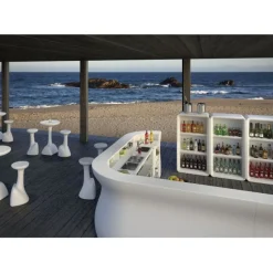 Espositore Di Bottiglie In Polietilene, Con Piedini Regolabili, Ma Accessoriabile Di Kit Ruote.