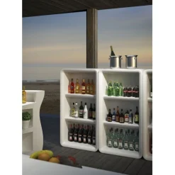 Espositore Di Bottiglie In Polietilene, Con Piedini Regolabili, Ma Accessoriabile Di Kit Ruote.