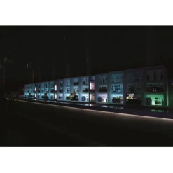 Espositore Di Bottiglie In Polietilene, Con Piedini Regolabili, Ma Accessoriabile Di Kit Ruote.