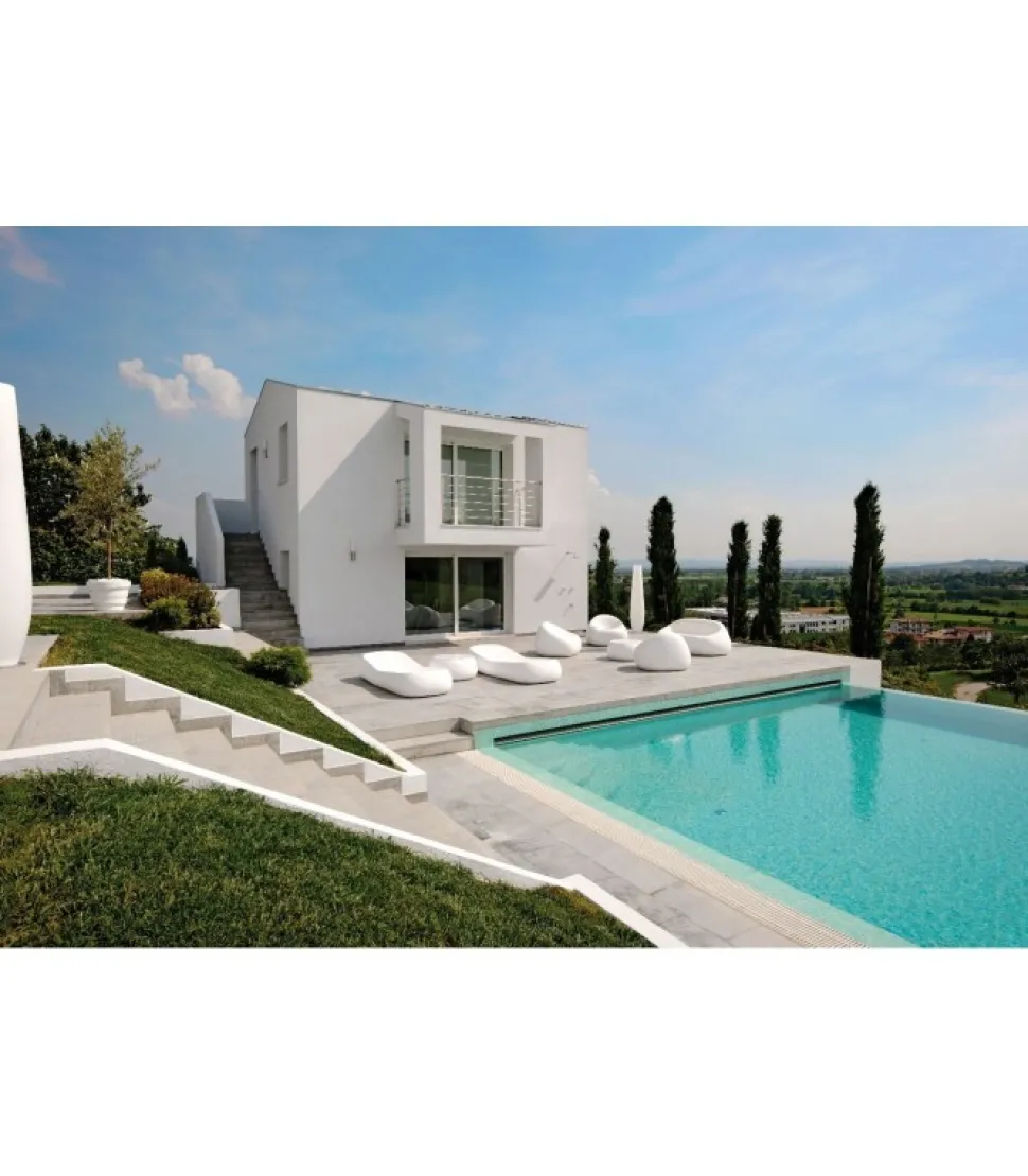 Fioriera In Polietilene Per L'Outdoor, Realizzata In Italia Da Plust.