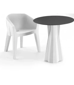 Frozen, Il Dining Table Di Plust, In Polietilene Per L'Outdoor, Accessoriabile Di Luce A Led.