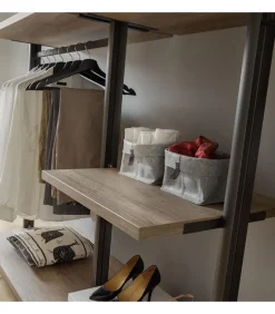 Guardaroba A Giorno Con Montanti A Soffitto In Metallo E Ripiani In Hpl O Fenix. L.260,2 H.2700 P.55 Cm. Art. 721