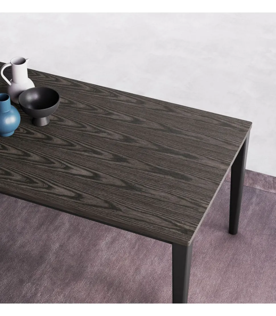 Il Tavolo Edimburgo E Un'Eccellente Scelta Per Coloro Che Cercano Un'Opzione Che Unisca Stile E Funzionalita.