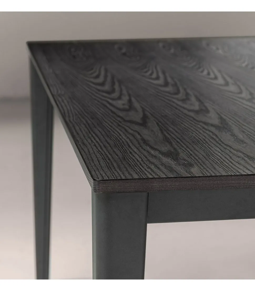 Il Tavolo Edimburgo E Un'Eccellente Scelta Per Coloro Che Cercano Un'Opzione Che Unisca Stile E Funzionalita.