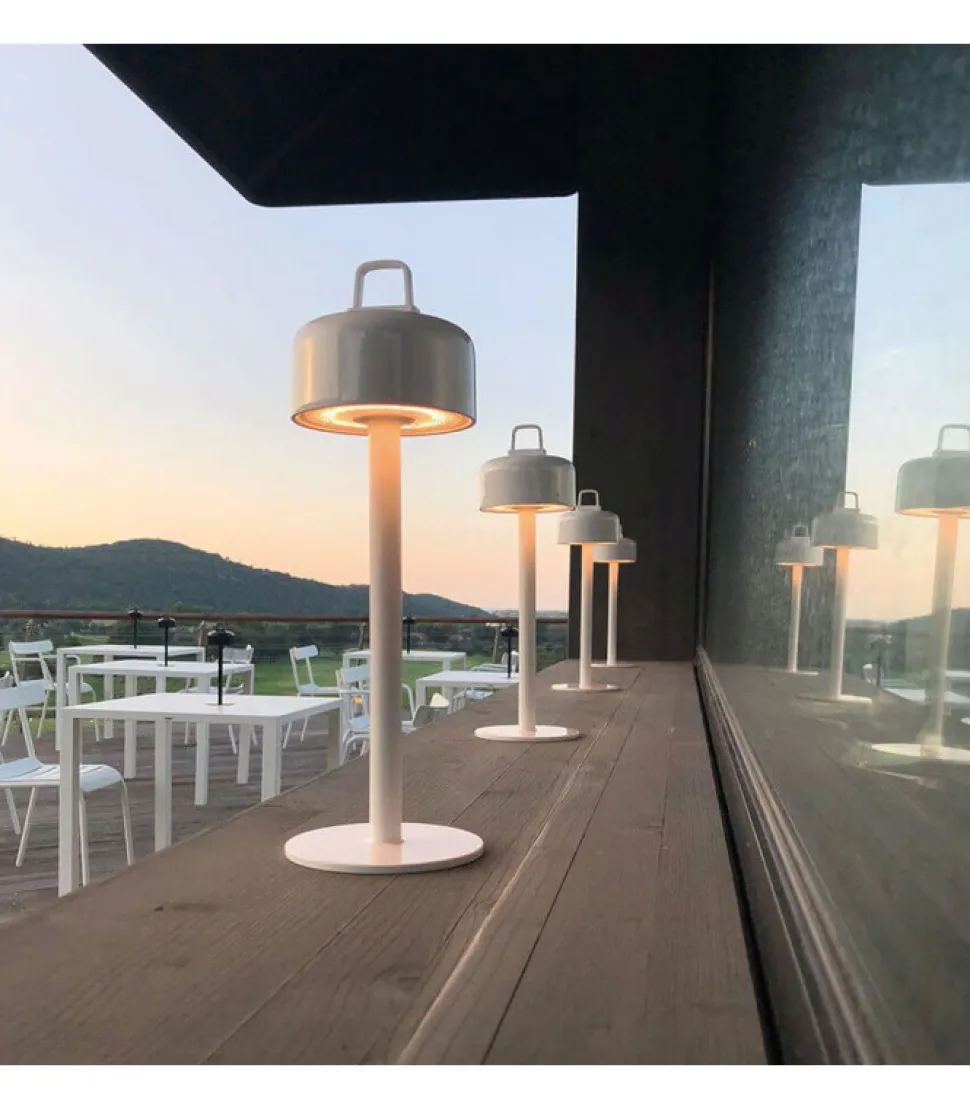 Lampada Da Tavolo Per L'Outdoor, Made In Italy.