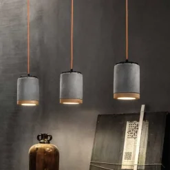 Lampada Sospesa Lingotto, Con Paralume E Rosetta In Ceramica Smaltata Effetto Retro.