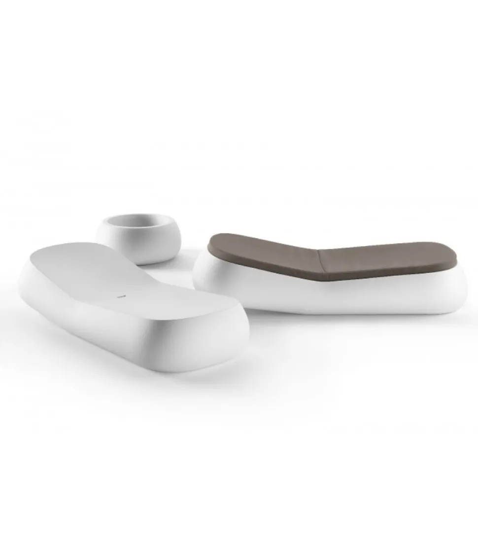 Lettino Prendisole Gumball, Realizzato In Italia Da Plust, In Polietilene Per Outdoor.