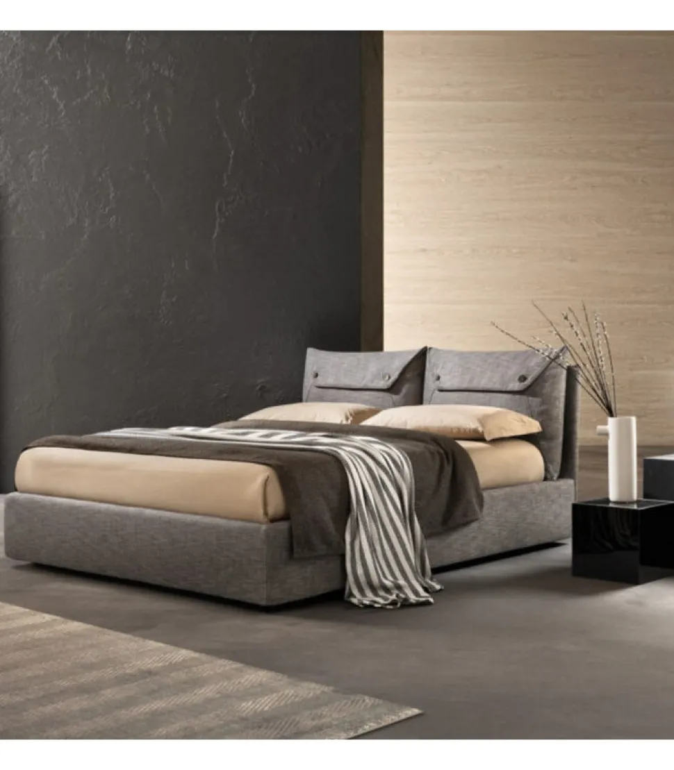 Letto Case Di Samoa, Imbottito In Poliuretano Espanso E Rivestito In Tessuto O In Ecopelle.