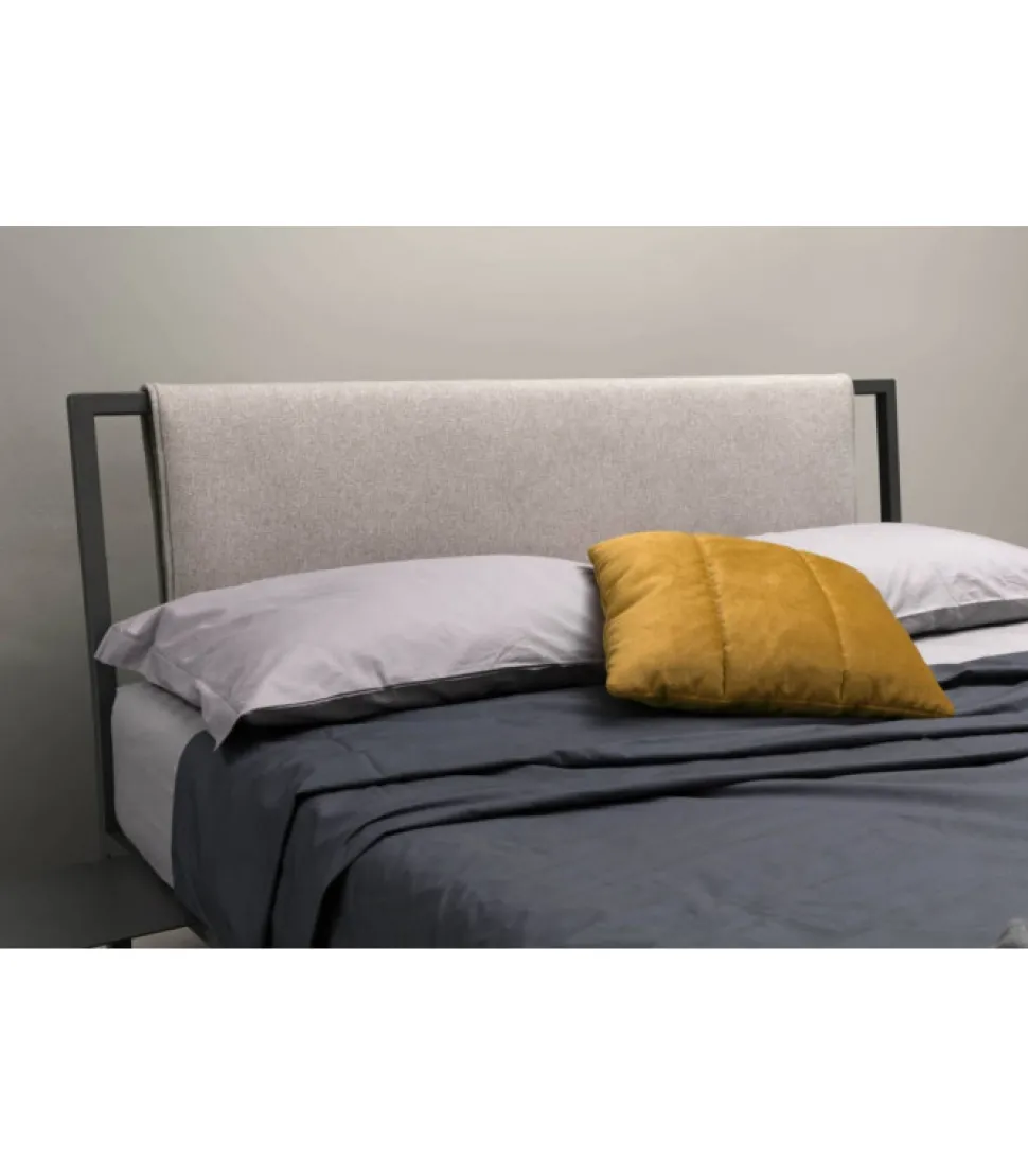 Letto Frame Con Struttura In Metallo Colorato E Testiera Personalizzabili