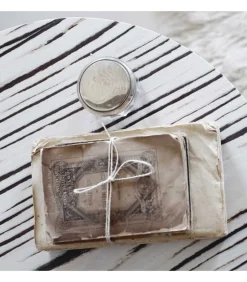 Letto Hug 01 Lines H27, Con Tessuti Sfoderabili.