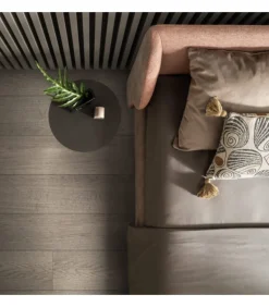 Letto Hug, Imbottito E Rivestito In Tessuto, In Pelle O In Ecopelle. Realizzato In Italia Da Samoa.