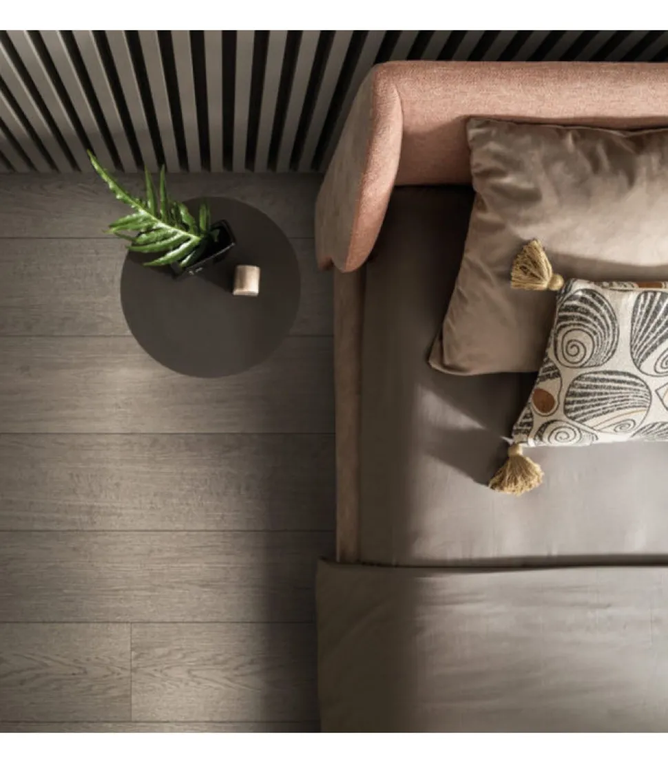 Letto Hug, Imbottito E Rivestito In Tessuto, In Pelle O In Ecopelle. Realizzato In Italia Da Samoa.