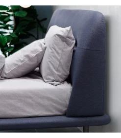 Letto Male, E Imbottito E Rivestito.