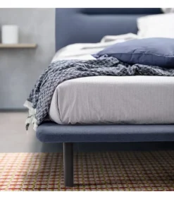 Letto Male, E Imbottito E Rivestito.