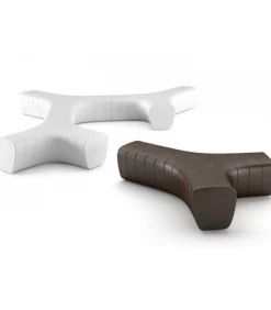 Panca Jetlag Di Plust, Realizzata Interamente In Italia In Polietilene Per L'Outdoor.