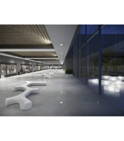 Panca Jetlag Di Plust, Realizzata Interamente In Italia In Polietilene Per L'Outdoor.