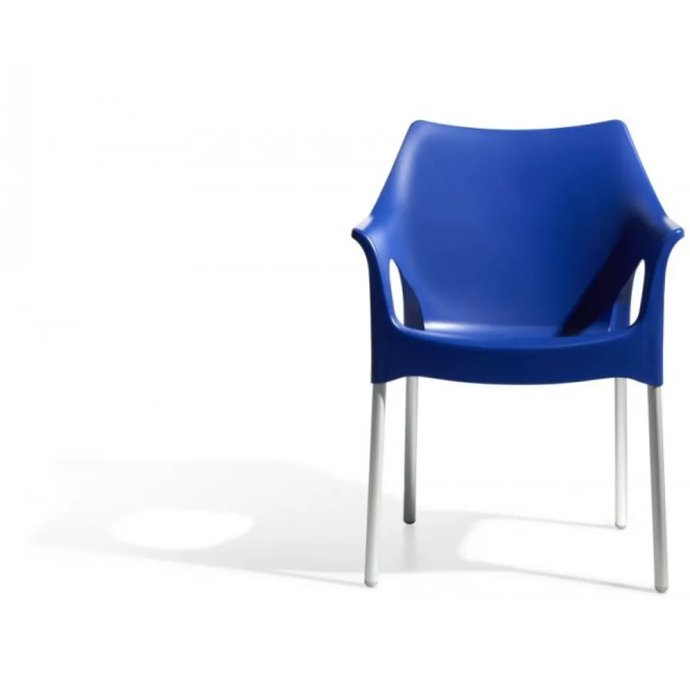 Poltrona Da Giardini Ola Di Scab, Realizzata In Italia E Approvata Da Catas Per L'Utilizzo Outdoor.