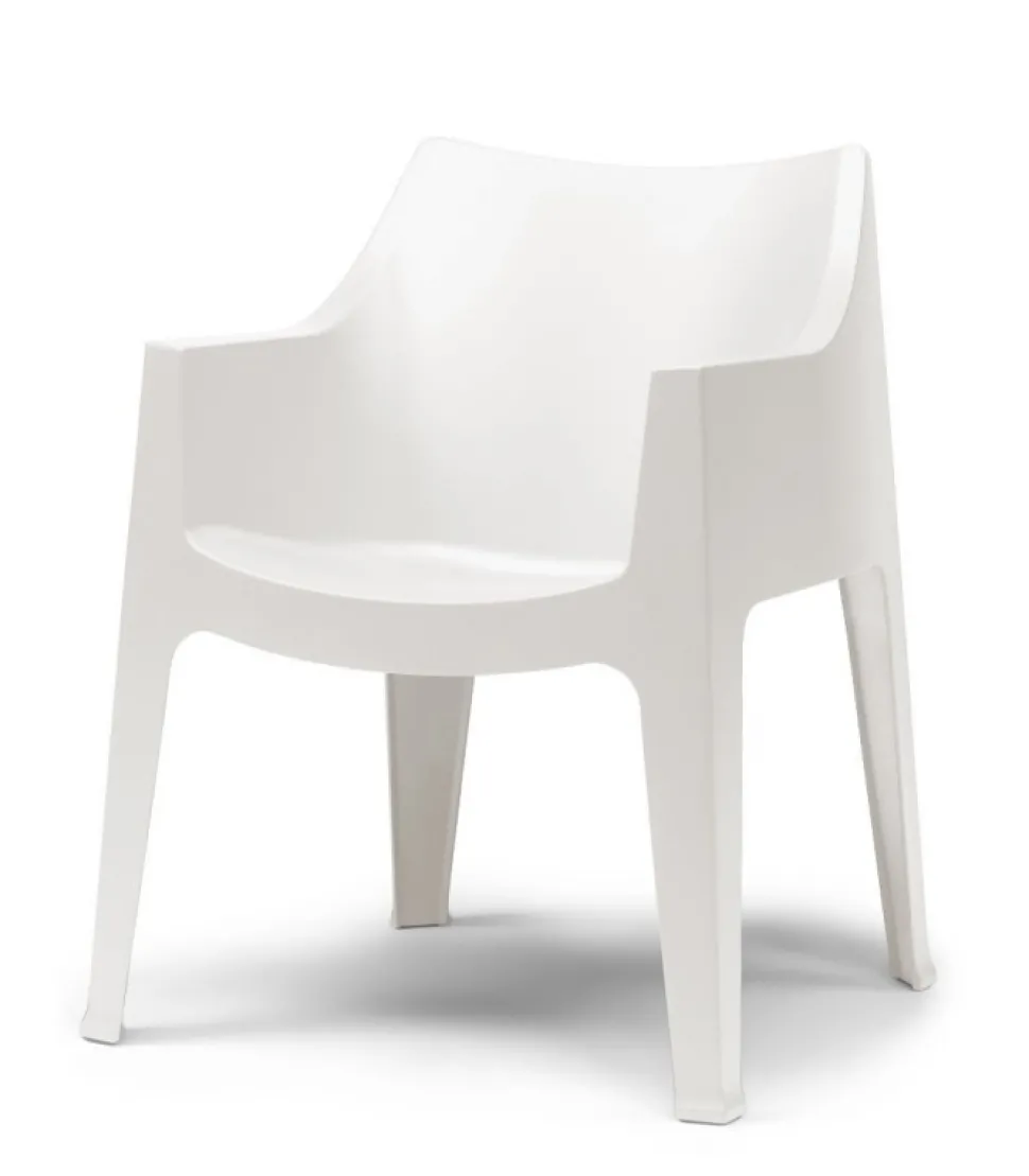 Poltrona Da Giardino Coccolona Di Scab, Realizzata In Italia In Tecnopolimero, Disponibile Anche Ignifuga.