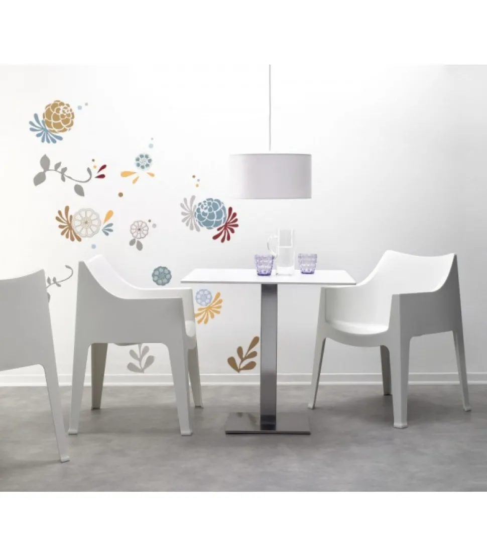 Poltrona Da Giardino Coccolona Di Scab, Realizzata In Italia In Tecnopolimero, Disponibile Anche Ignifuga.