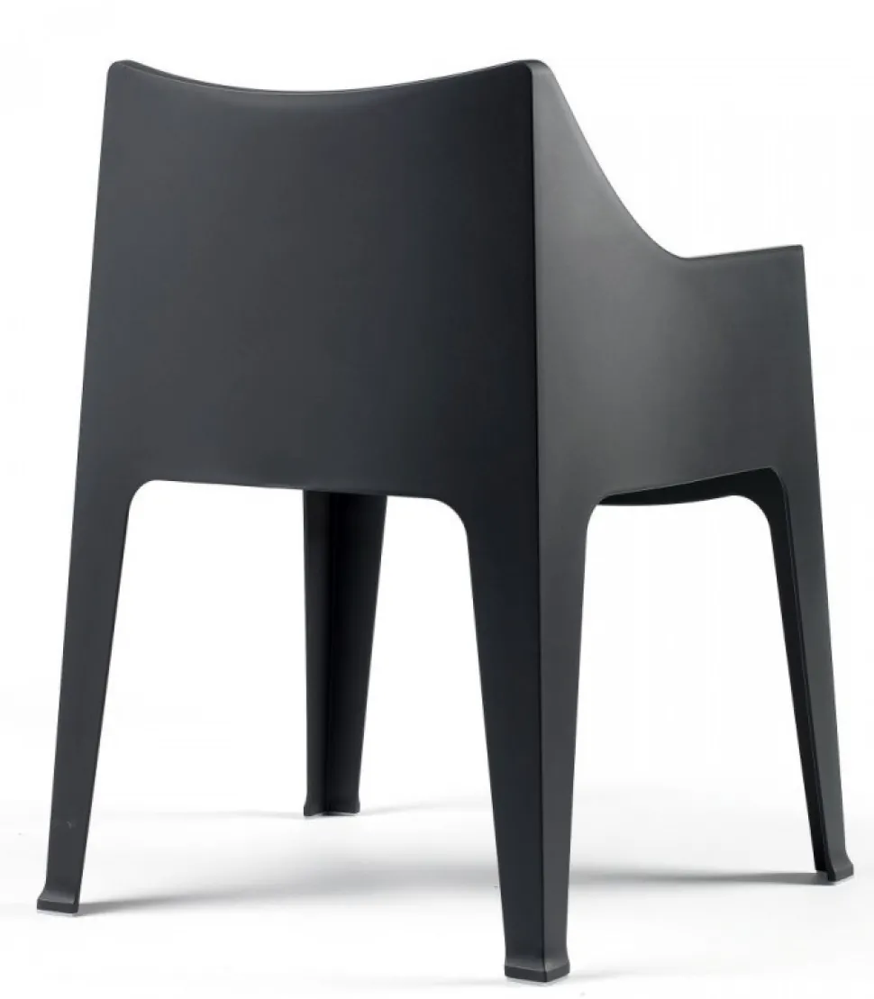 Poltrona Da Giardino Coccolona Di Scab, Realizzata In Italia In Tecnopolimero, Disponibile Anche Ignifuga.