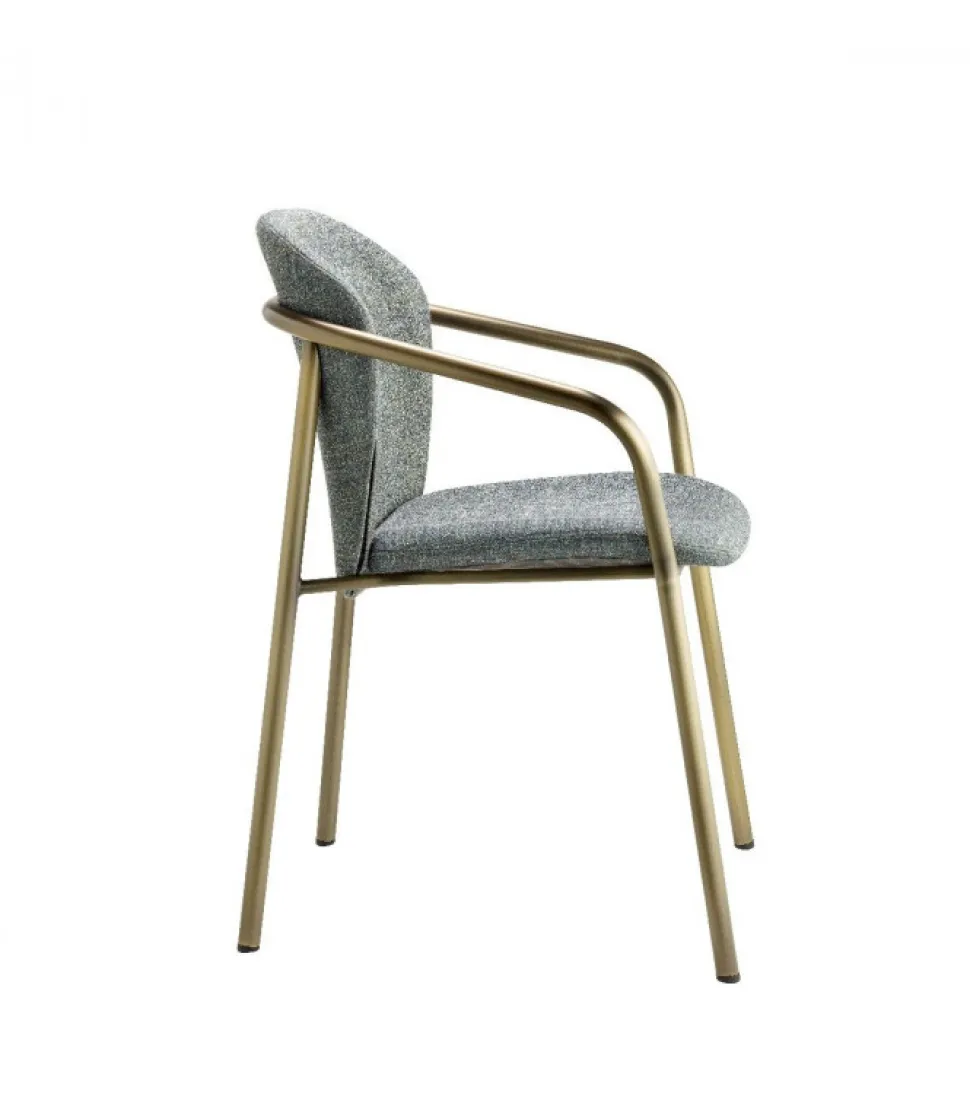 Poltrona Finn 2892 Di Scab, Imbottita Con Struttura In Tubo Di Acciaio Verniciato.