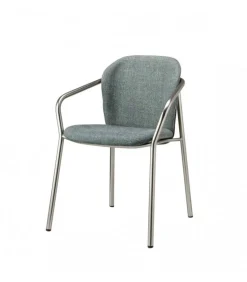 Poltrona Finn 2892 Di Scab, Imbottita Con Struttura In Tubo Di Acciaio Verniciato.