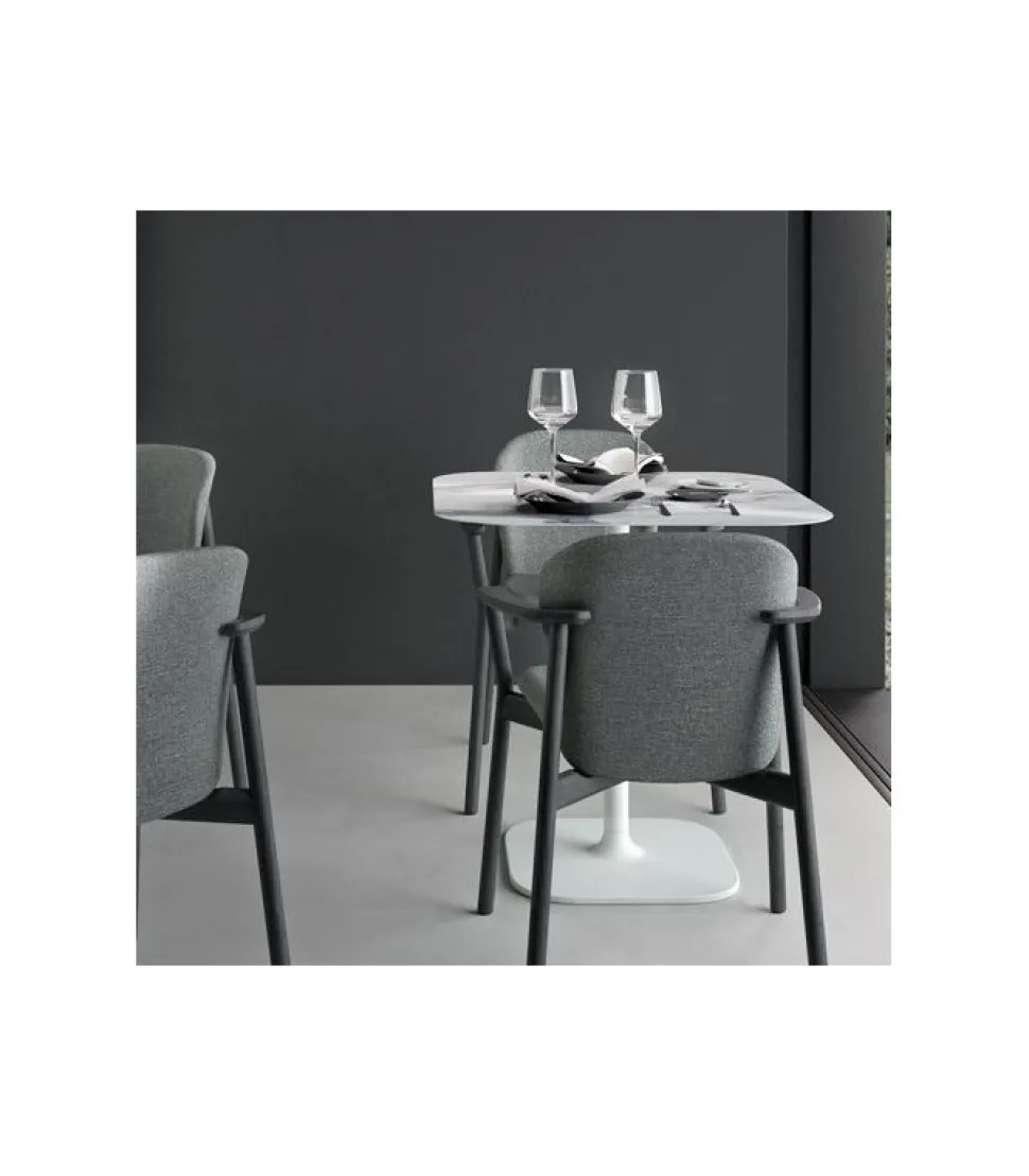 Poltrona Finn Di Scab, Realizzata In Italia Con Prodotti Italiani, Certificata Da Catas.