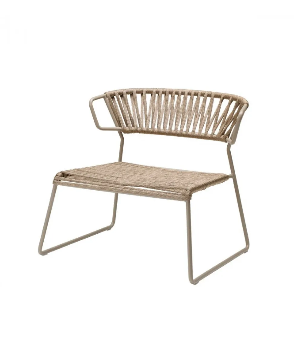 Poltrona Lisa 2878 Di Scab, Realizzata In Italia Per L'Outdoor, Con Seduta In Corda Nautica.