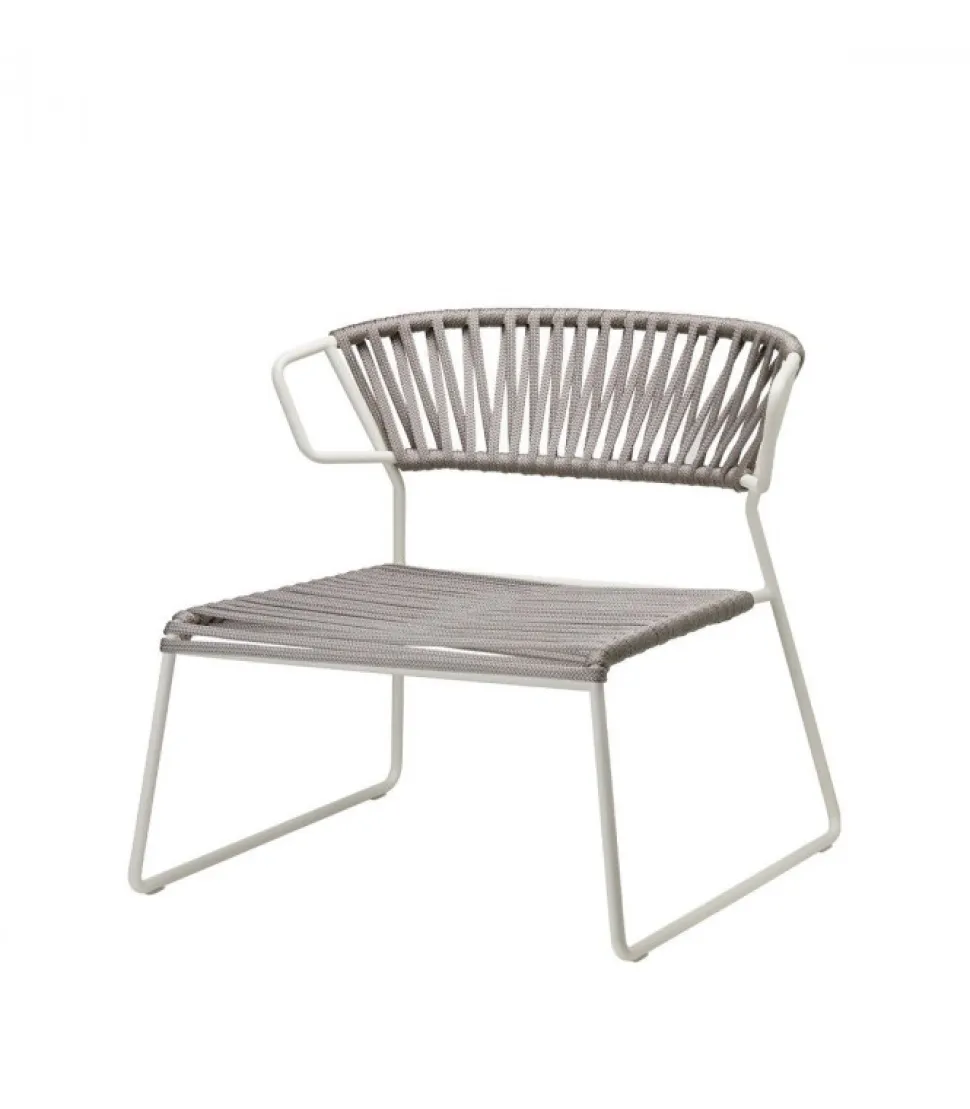 Poltrona Lisa 2878 Di Scab, Realizzata In Italia Per L'Outdoor, Con Seduta In Corda Nautica.