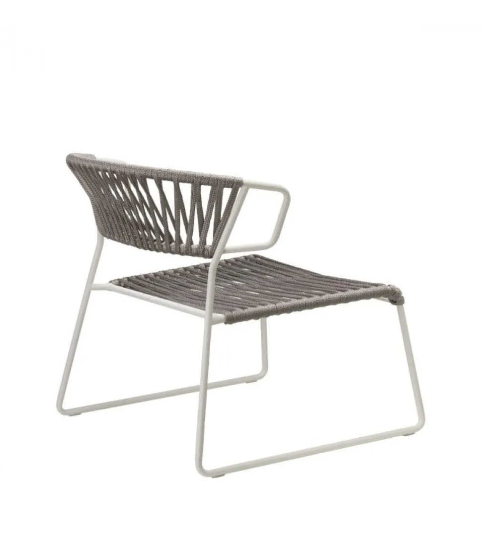 Poltrona Lisa 2878 Di Scab, Realizzata In Italia Per L'Outdoor, Con Seduta In Corda Nautica.