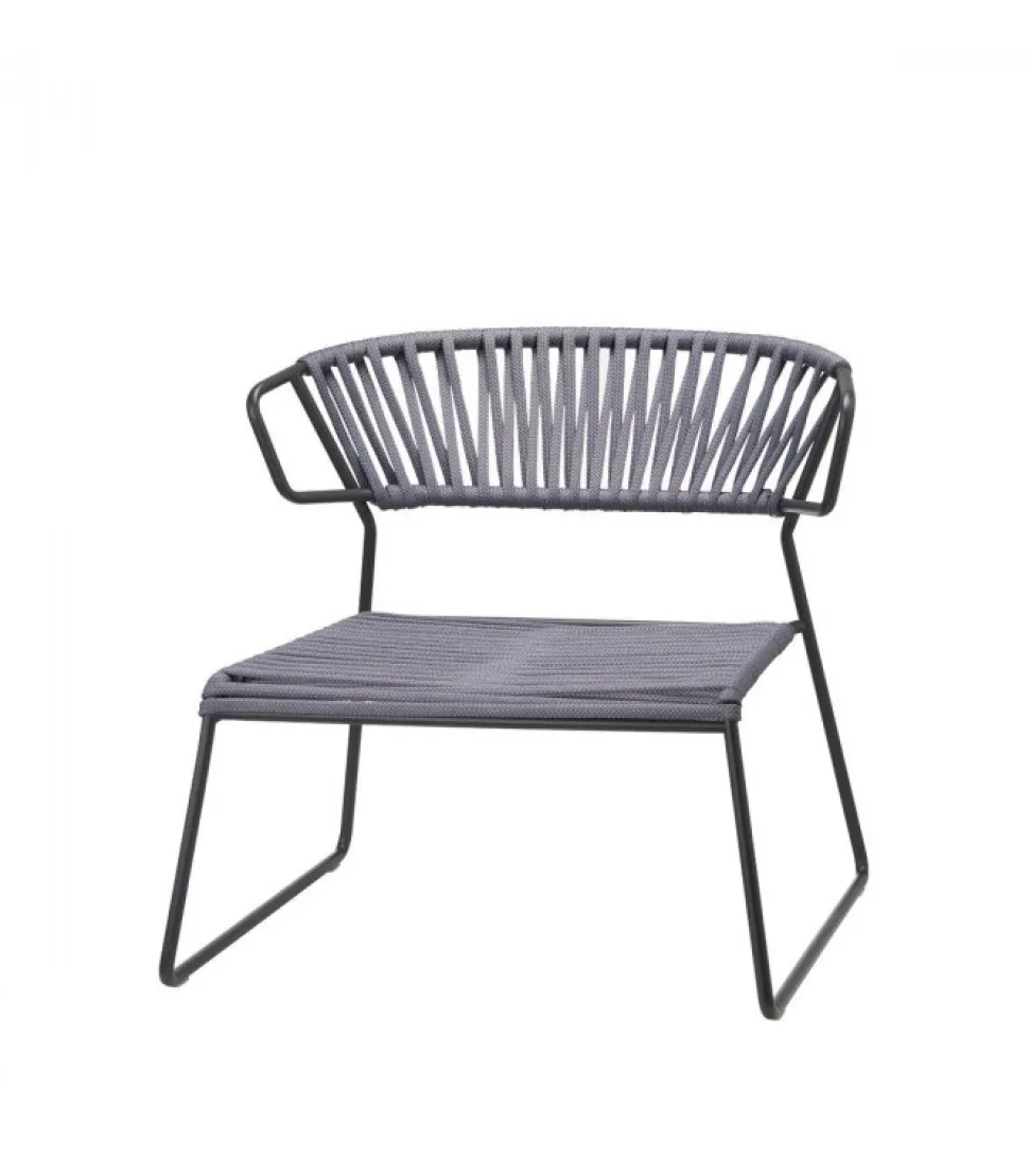 Poltrona Lisa 2878 Di Scab, Realizzata In Italia Per L'Outdoor, Con Seduta In Corda Nautica.