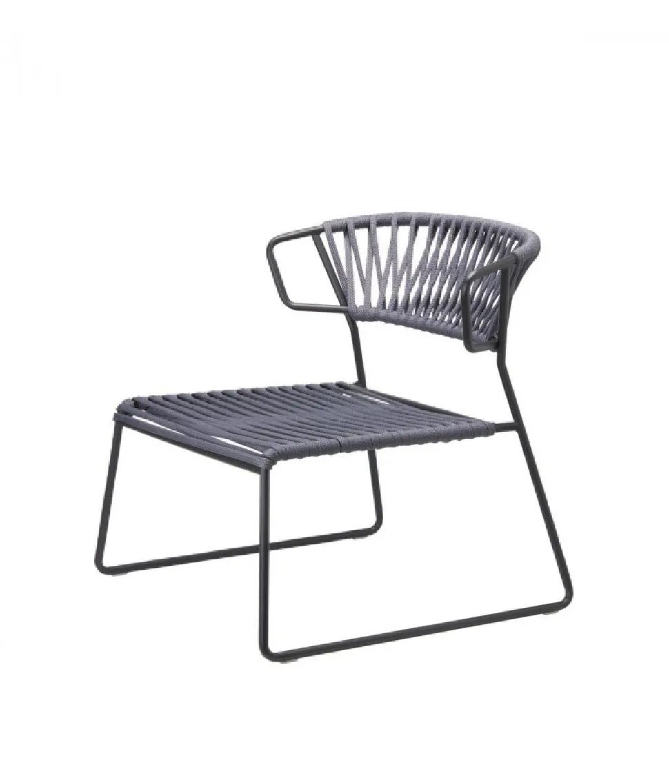 Poltrona Lisa 2878 Di Scab, Realizzata In Italia Per L'Outdoor, Con Seduta In Corda Nautica.