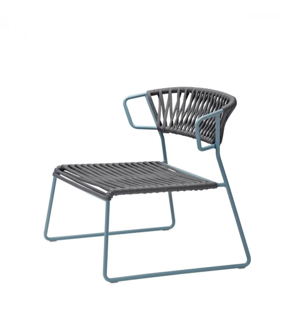 Poltrona Lisa 2878 Di Scab, Realizzata In Italia Per L'Outdoor, Con Seduta In Corda Nautica.